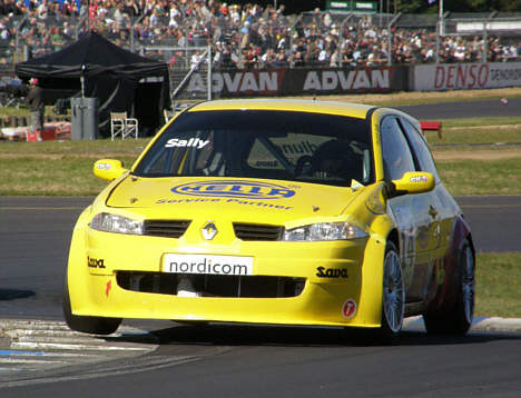 Både Jesper Sally Pedersen og Renault'en håber på regn den kommende weekend.